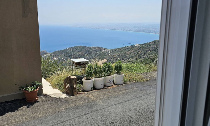 Rodhia Apartamento | Apartamento 'Athene Place' con terraza compartida, Wi-Fi y aire acondicionado
