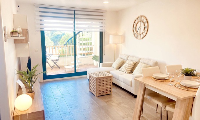 Miami Platja Apartamento | Apartamento 'Atico Solarium La Cala' con vistas al mar, Wi-Fi y aire acondicionado