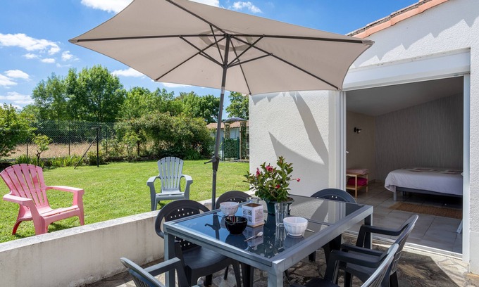 Chateau-Thebaud Casa | Apartamento 'Au Milieu Des Vignes' con terraza privada, jardín privado y Wi-Fi