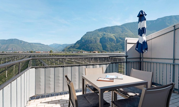Laives Apartamento | Apartment 'Auelehof Marlene' with Mountain View, Wi-Fi and Air Conditioning