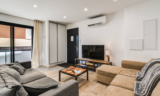 Ax-les-Thermes Apartamento | Apartamento 'Aux Pieds Des Pistes - Appt B' con vistas a la montaña, Wi-Fi y aire acondicionado