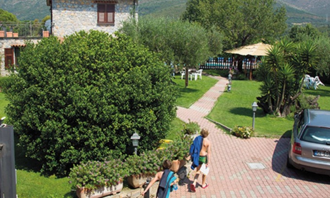 Campochiesa Apartamento | Apartamento 'Azalea' con piscina compartida, jardín compartido y Wi-Fi