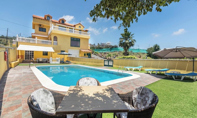 Granadilla de Abona Apartamento | Apartamento 'Buhardilla Armonia Rural' con vistas al mar, piscina compartida, jardín y Wi-Fi