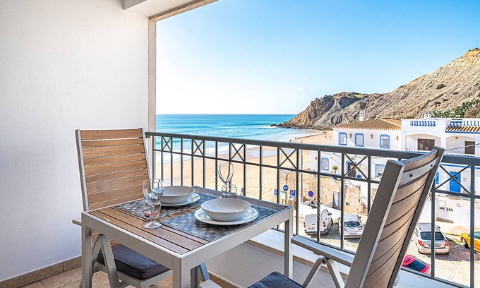 Burgau Apartamento | Apartamento 'Beach Apt 1' con vistas al mar, Wi-Fi y aire acondicionado