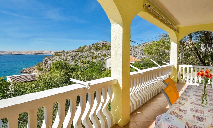 Ribarica Apartamento | Apartamento Beba by Interhome
