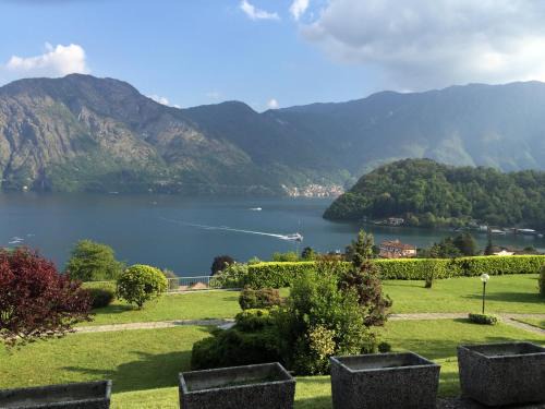 Azzano Apartamento | Apartment Bella Vista In Mezzegra with POOL sleeps 6- by Italian Apartments