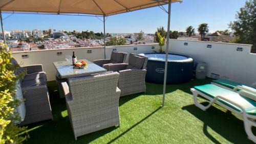 Ferragudo Apartamento | Apartment Beta - 2 Bedrooms, Private Rooftop Patio with Hot Tub, BBQ and View