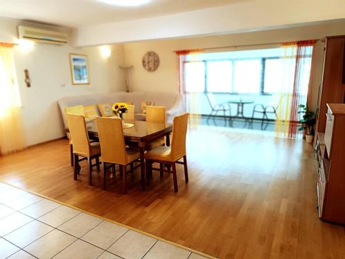 Kastel Stafilic Apartamento | Apartment Bile - close to the beach, shops, airport