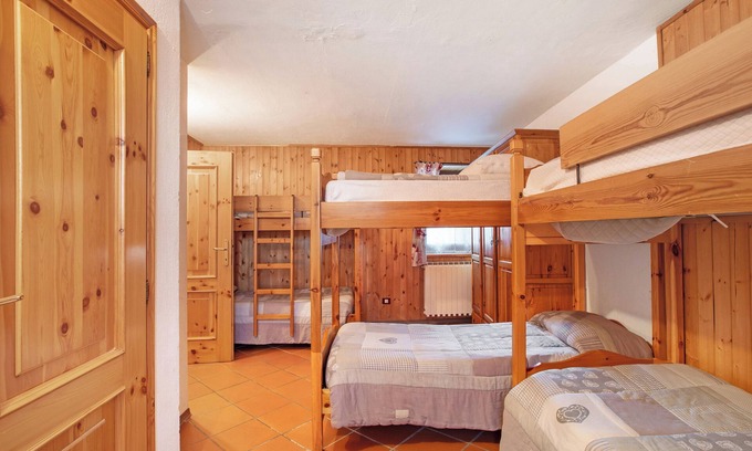 Gressan Apartamento | Apartamento 'Bilocale Primo Piano Leissè' con terraza compartida, jardín compartido y Wi-Fi
