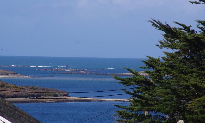 L'Aber Vrac'h Apartamento | Apartment bright and quiet , whith a sea view .