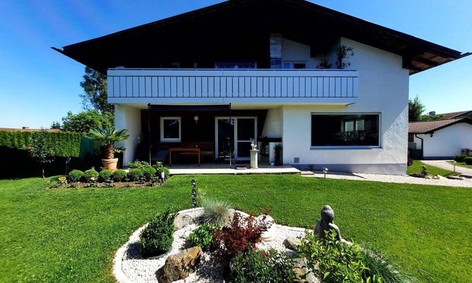 Prem Apartamento | Apartamento 'Broni' con terraza privada y Wi-Fi