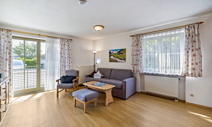 Oberaudorf Apartamento | Apartment 'Brünnstein - Nr 5' with Mountain View, Shared Pool and Sauna
