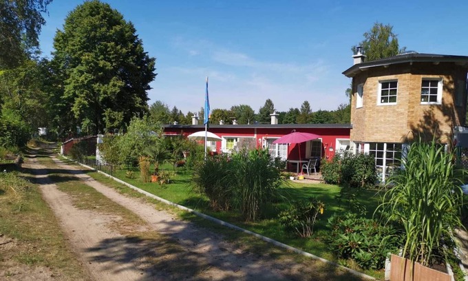 Joachimsthal Apartamento | Apartment 'Bungalow Rot M1 Schlafzimmer' with Private Terrace, Shared Garden and Wi-Fi