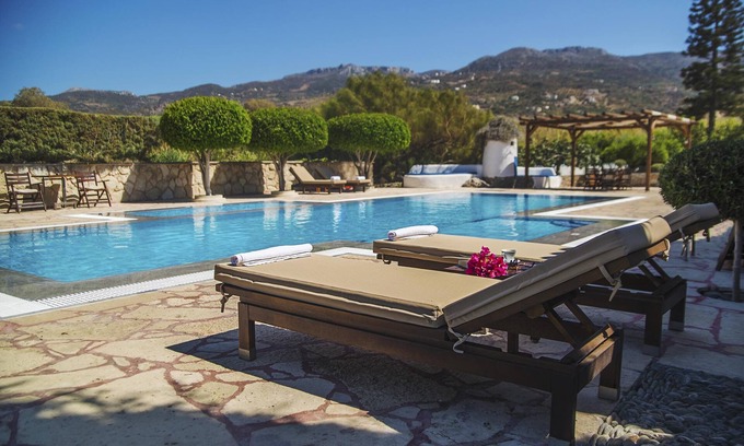 Tripitos Apartamento | Apartamento junto a la piscina en Sitia Oceanides