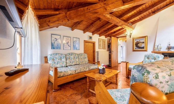 Vesio Apartamento | Apartment 'Casa Adele Tremosine' with Lake View, Private Terrace and Wi-Fi