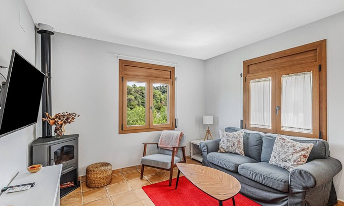 Sant Quirze Safaja Apartamento | Apartamento 'Cal Ton' con vistas a la montaña, jardín compartido y aire acondicionado.