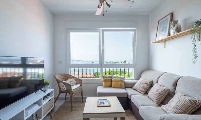Boiro Apartamento | Apartamento 'Cabo Cruz' con vistas al mar, balcón y Wi-Fi