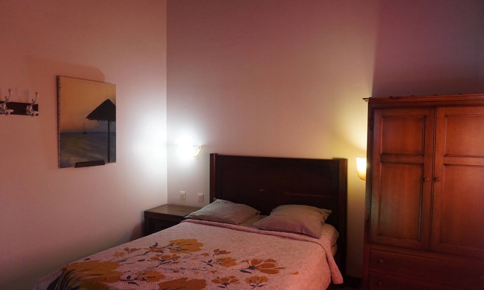 Sainte-Anne Apartamento | Apartment Camélia (500 m from the BEACH, with SWIMMING POOL)