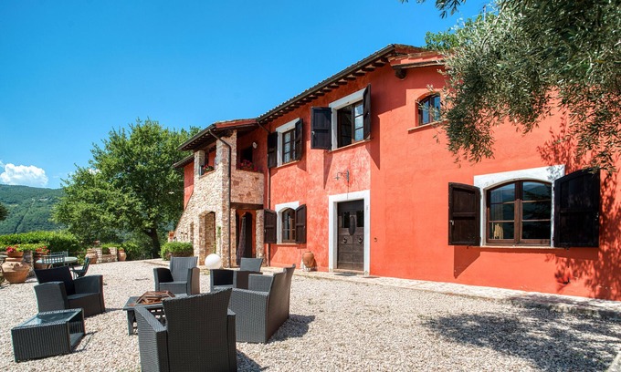 Sant'Anatolia di Narco Otro | Apartamento 'Casale Rosso' con piscina privada, terraza privada y Wi-Fi