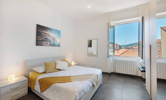 Savona Apartamento | Apartamento 'Casa Alba La Casa Delle Coccole' con vistas al mar, Wi-Fi y aire acondicionado.