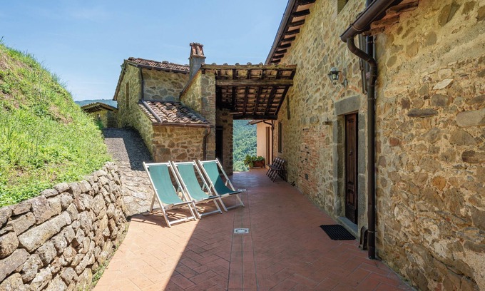 Pescia Apartamento | Apartamento 'Casa Di Pietro' con vistas a la montaña, piscina compartida y Wi-Fi