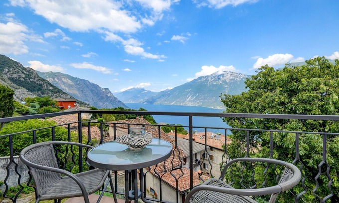 Tremosine Apartamento | Apartamento 'Casa Doss' con vistas al lago, terraza privada y Wi-Fi