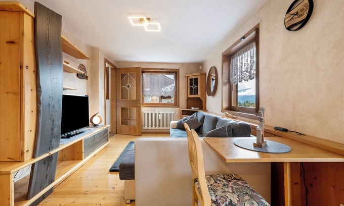 Cavalese Apartamento | Apartamento 'Casa Elisabeth' con vistas a la montaña, jardín compartido y balcón