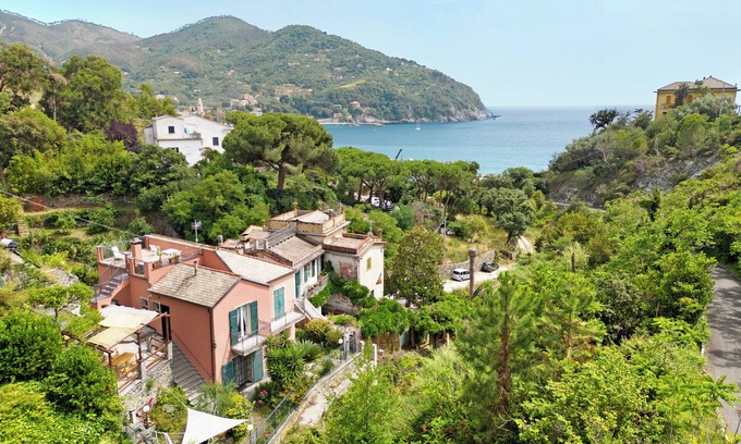 Valle Santa Apartamento | Apartamento 'Casa Glicine Sul Mare' con terraza privada, jardín compartido y Wi-Fi