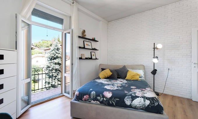 Laveno Apartamento | Apartamento 'Casa Centro Laveno Mombello' con Wi-Fi