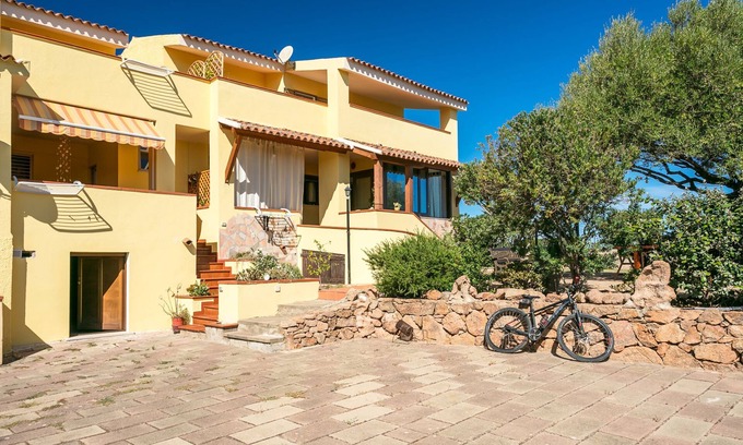 Tiriddo Apartamento | Apartamento "Casa Relax" con vistas a la montaña y al mar, jardín, Wi-Fi y terraza.