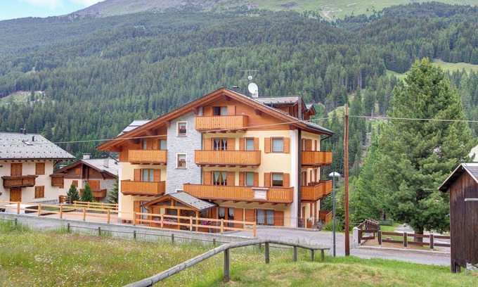 Santa Caterina Valfurva Apartamento | Apartamento 'Casa Michela Trilocale 7' con vistas a la montaña, terraza compartida y Wi-Fi