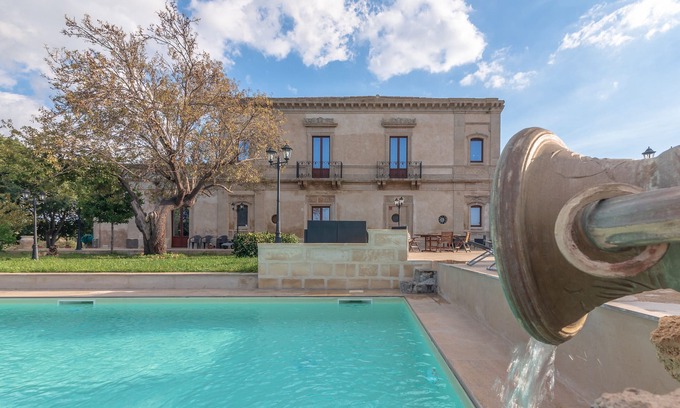 Carlentini Apartamento | Apartamento "Casale Ciricò - Casa del Nonno" con piscina compartida, terraza compartida y Wi-Fi
