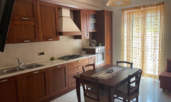 Cetara Apartamento | Apartment 'Ce Tour - La Casa del Limone di Nonni' with Mountain View, Wi-Fi and Air Conditioning