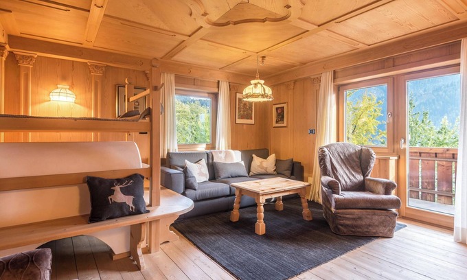 Ortisei Apartamento | Apartamento 'Cesa Sassela Tirol' con vistas a la montaña, sauna, piscina, jardín, balcón y Wi-Fi