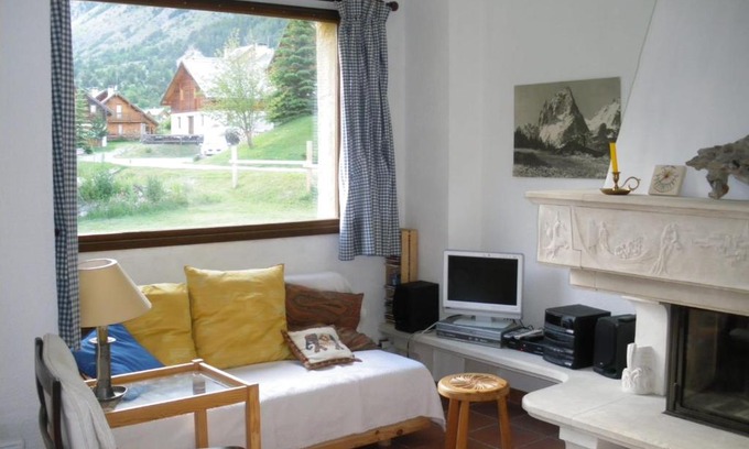 Nevache Apartamento | Apartment Challanches Nevache Hautes Alpes one of the most beautiful view