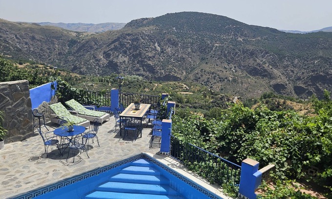Pitres Apartamento | Apartment 'Chaparra Pitres Apart Fondales' with Mountain Views, Shared Pool and Wi-Fi