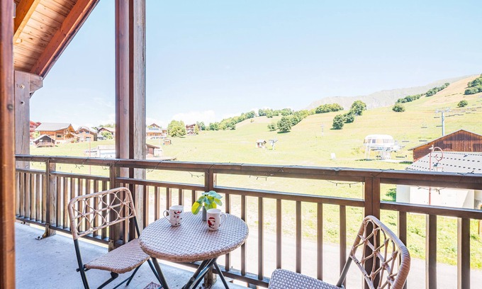 Albiez-Montrond Apartamento | Apartamento 'Charmant Duplex Au Pied Des Pistes' con vistas a la montaña, balcón y Wi-Fi