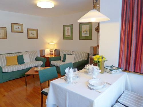 Sankt Moritz-Bad Apartamento | Apartment Chesa Arlas A1 by Interhome