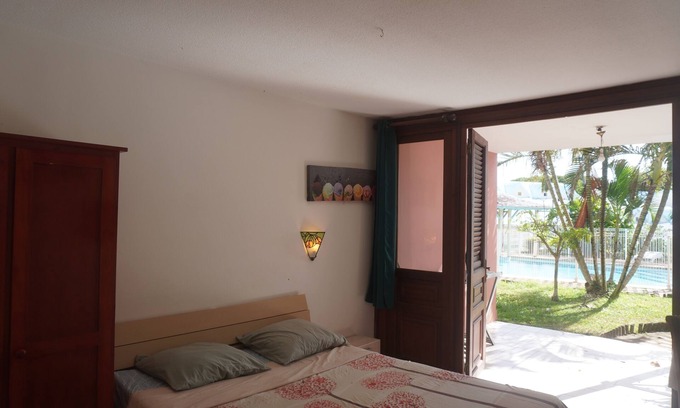 Sainte-Anne Apartamento | Apartment Dahlia (500 m from the Pointe Marin BEACH, with SWIMMING POOL)