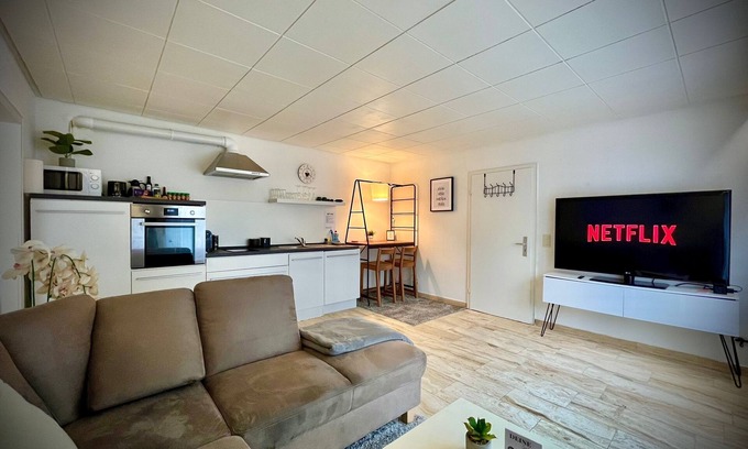 Rederscheid Apartamento | Apartamento 'Homely Horhausen' con terraza privada y Wi-Fi