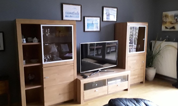 Gelbensande Apartamento | De alta calidad amueblado apartamento de dos pisos cerca de la playa