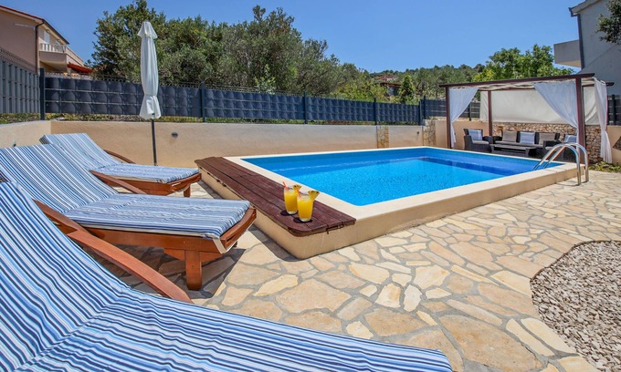 Razanj Apartamento | Apartamento Diana by Interhome