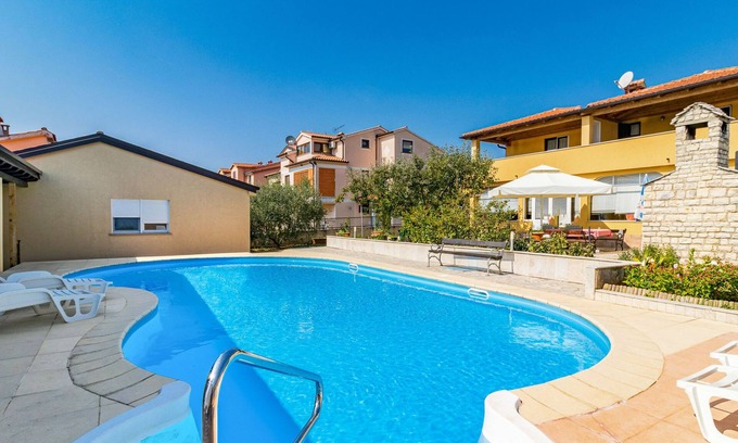 Zbandaj Apartamento | Apartamento Dika by Interhome