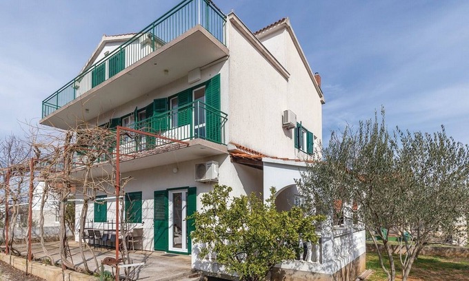 Raslina Apartamento | Apartment Eugen - Three Bedroom Apartment with Balcony