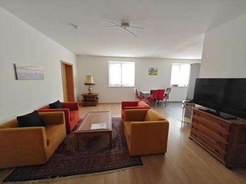 Grafenwohr Apartamento | Apartment E2 - Gut ausgestattete 3-Zimmerwohnung 64 qm, für 1-3 Personen 1 DZ 1EZ