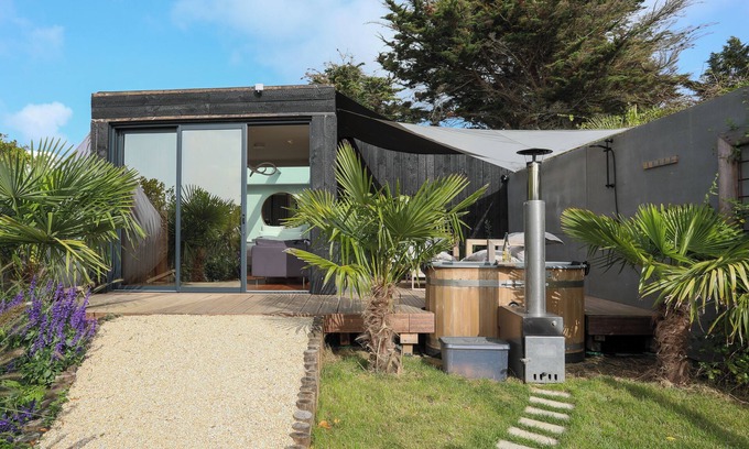 Pleneuf-Val-Andre Apartamento | Apartamento 'Ecolodge À 300m De La Plage' con jardín privado y balcón