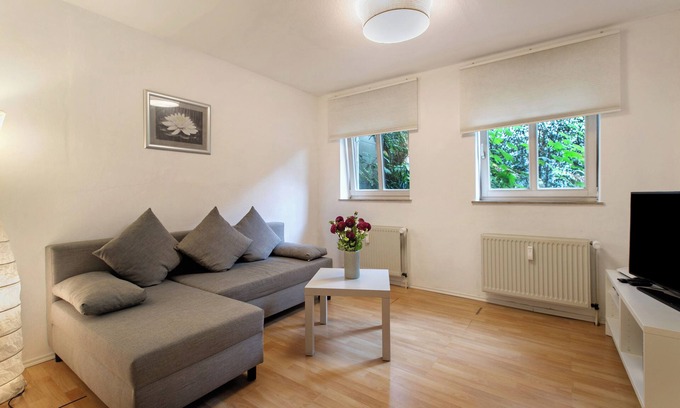 Flensburg Apartamento | Apartamento 'Einfache Gästewohnung 'nordlicht'' con jardín compartido y Wi-Fi