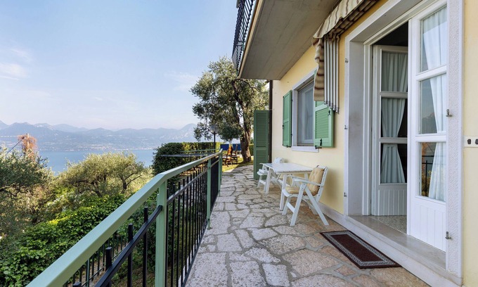 Albisano Apartamento | Apartamento 'El Casal' con vistas al lago, piscina compartida y Wi-Fi