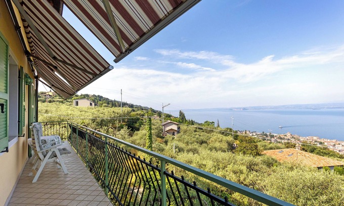 Albisano Apartamento | Apartamento 'El Casal Nr 2' con vistas al lago, piscina compartida y Wi-Fi