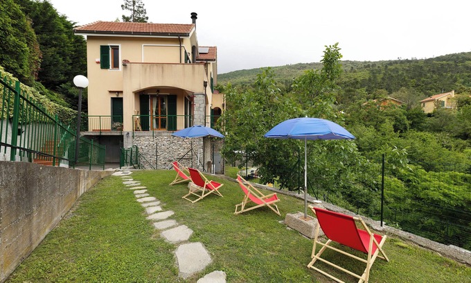Vezzi Portio Apartamento | Apartamento 'Elena E Joerg 1' con vistas a la montaña, jardín compartido y Wi-Fi